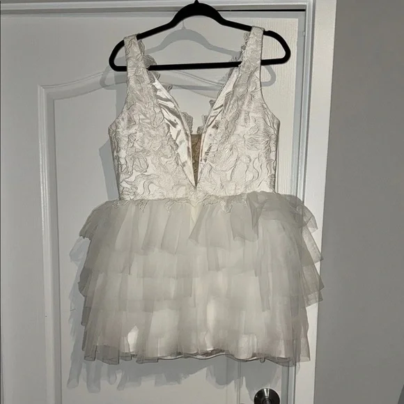 Untamed Petals White Lace and Tulle Dress - Picture 4 of 6